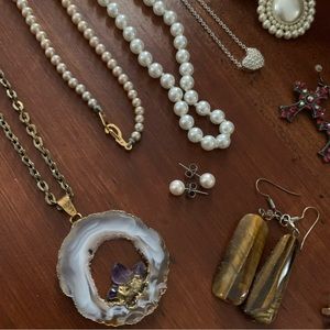 Mixed 20 piece of pretty jewelry lot earrings necklaces bracelet